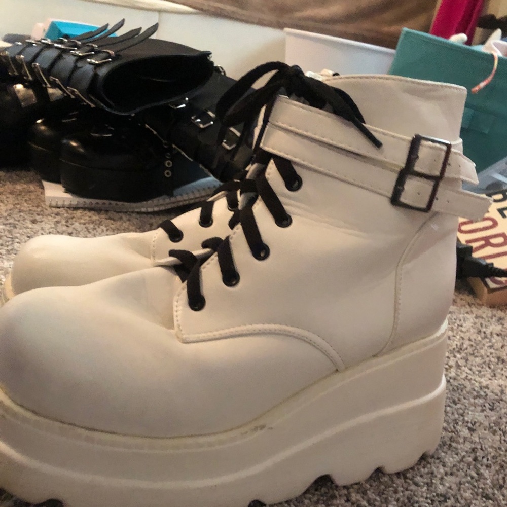 Moon boots